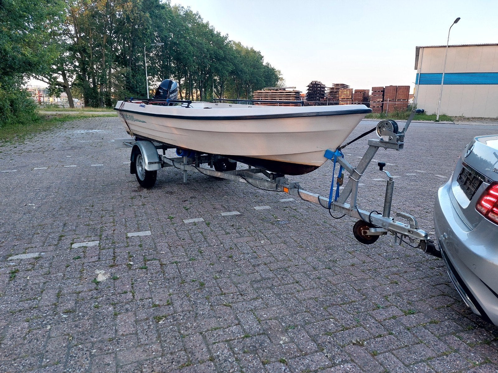 Visboot toerboot met trailer zonder motor terhi fun 405 boot, Watersport en Boten, Buiten- en Binnenboordmotoren, Gebruikt, Benzine