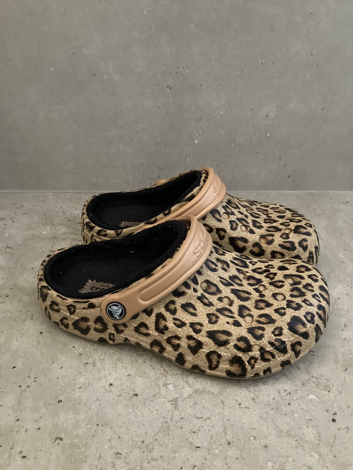 Crocs gevoerd 36/37., Beige, Zo goed als nieuw, Sandalen of Muiltjes, Ophalen of Verzenden