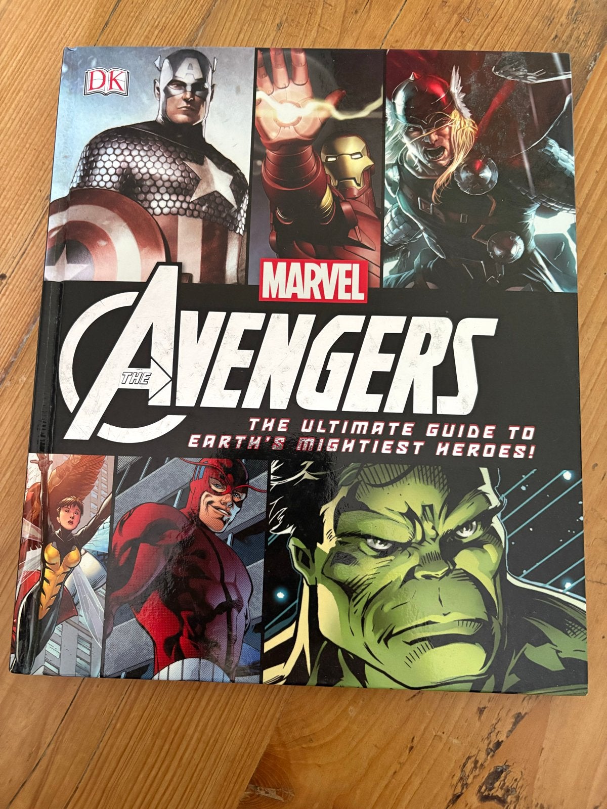 Boek Marvel The Avengers: The Ultimate Guide, Ophalen of Verzenden, Zo goed als nieuw