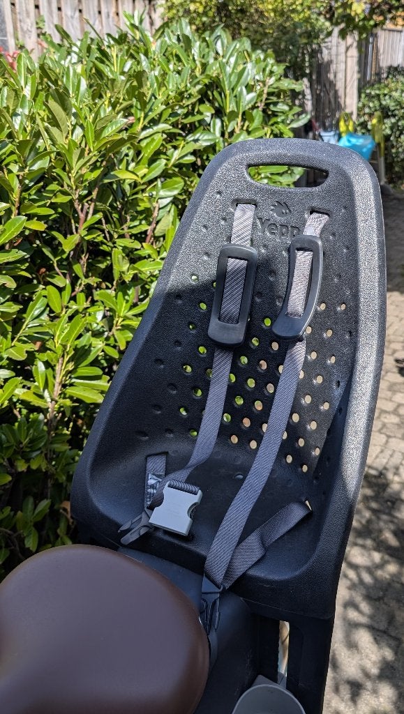 Fietsstoeltje Yepp Maxi Easy Fit (achter), Fietsen en Brommers, Fietsaccessoires | Fietsstoeltjes, Ophalen, Achterzitje, Voetsteuntjes