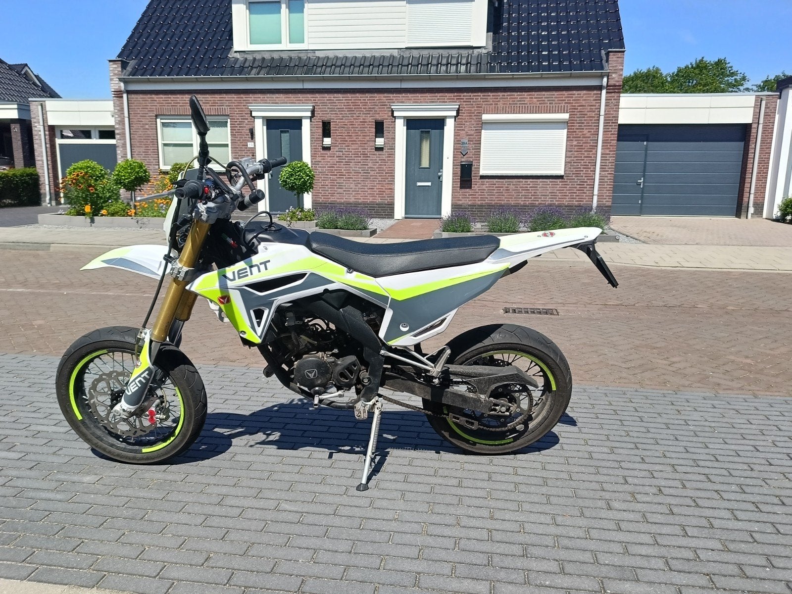 Vent schakel brommer + 5 flessen castrol olie, Ophalen, 6 versnellingen, Maximaal 45 km/u, Zo goed als nieuw