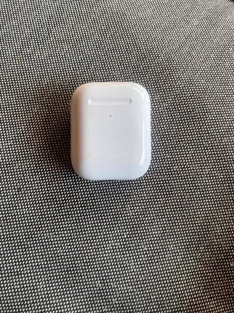 AirPods Oplaadcase (zonder oortjes), Ophalen of Verzenden, Zo goed als nieuw