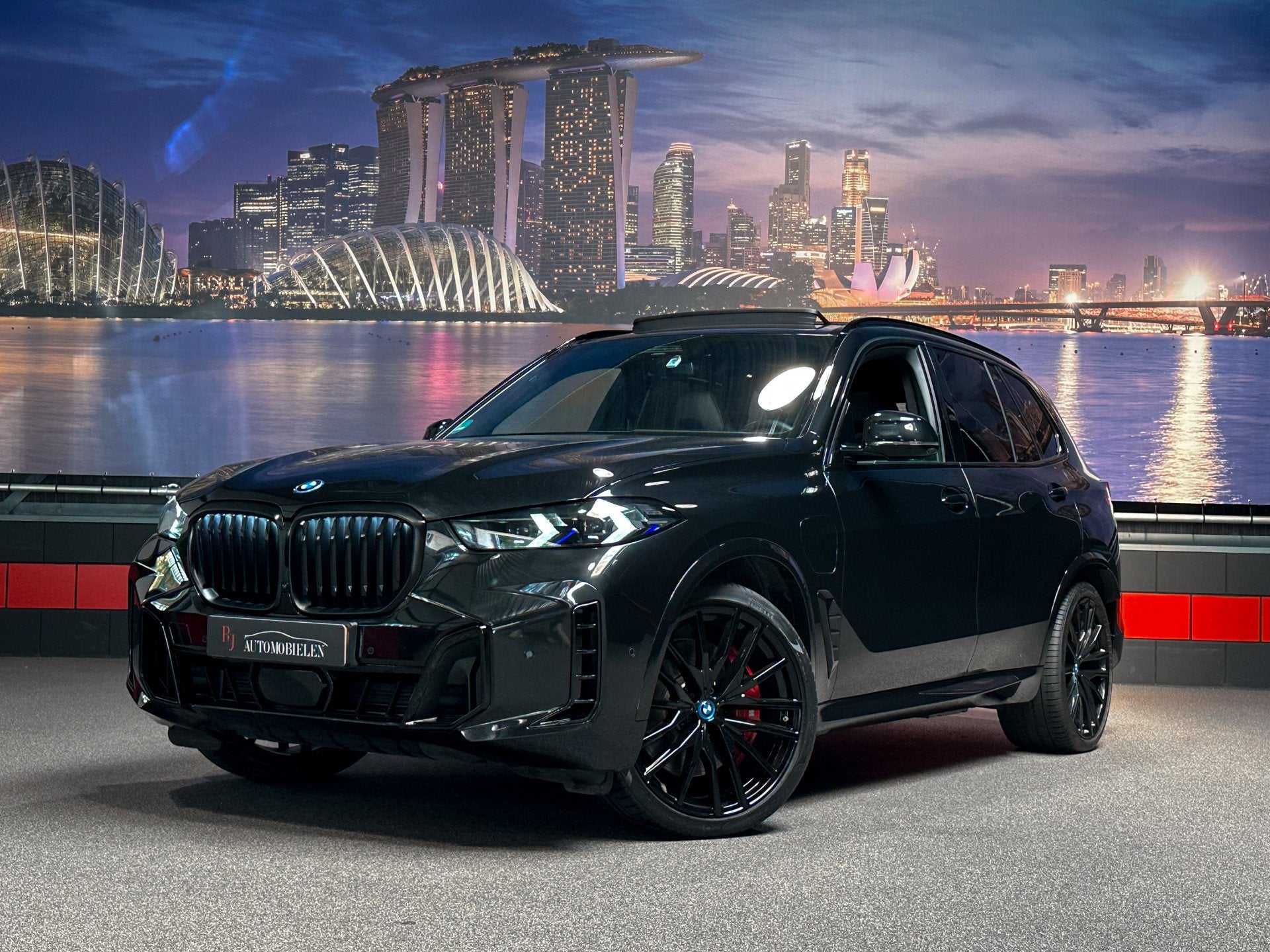 BMW X5 xDrive50e Softclose||Bowers&Wilkins|Skylounge|Diamant, Gebruikt, 2395 kg, Adaptive Cruise Control, Zwart