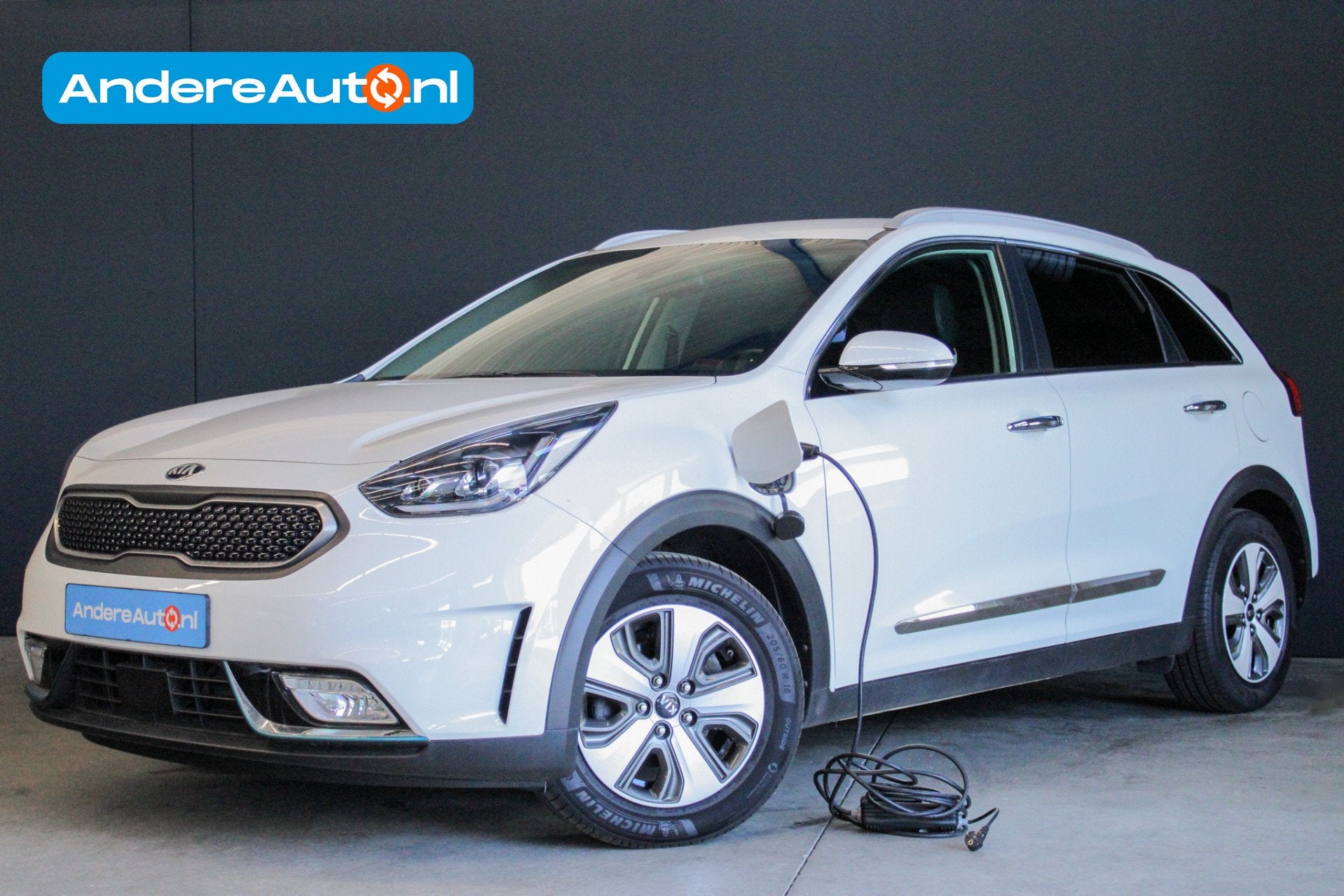 Kia Niro 1.6 GDi PHEV DynamicLine |trekhaak|parkeersensoren|, Gebruikt, Zwart, Leder en Stof, Wit