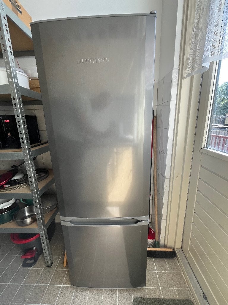Koelkast (Liebherr), 200 liter of meer, Met aparte vriezer, Zo goed als nieuw, 160 cm of meer