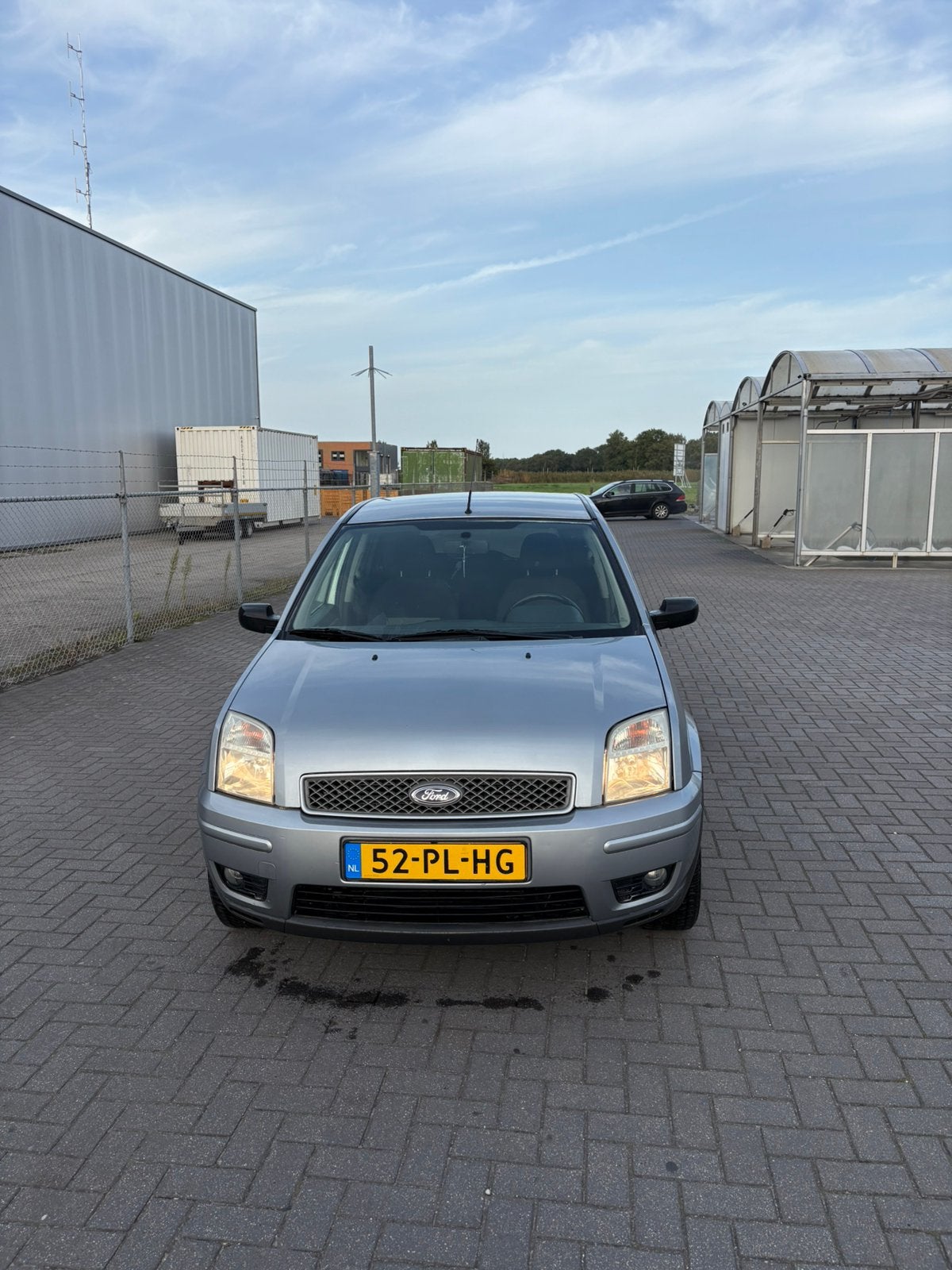 Ford Fusion 1.6 16V 2004 Grijs, Auto's, Voorwielaandrijving, 1596 cc, 15 km/l, 40 €/maand