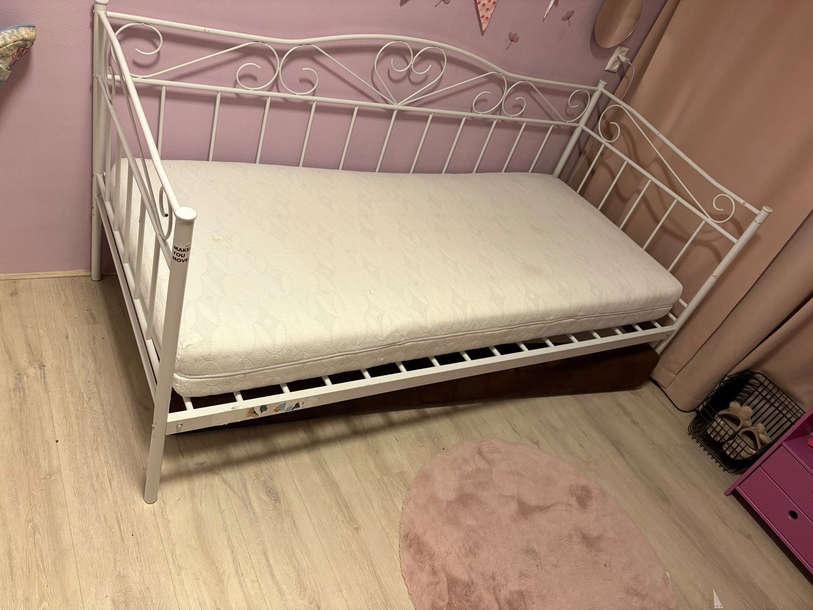 Wit metalen bedframe met matras meisjes bed, Ophalen, Gebruikt, 90 cm, Eenpersoons