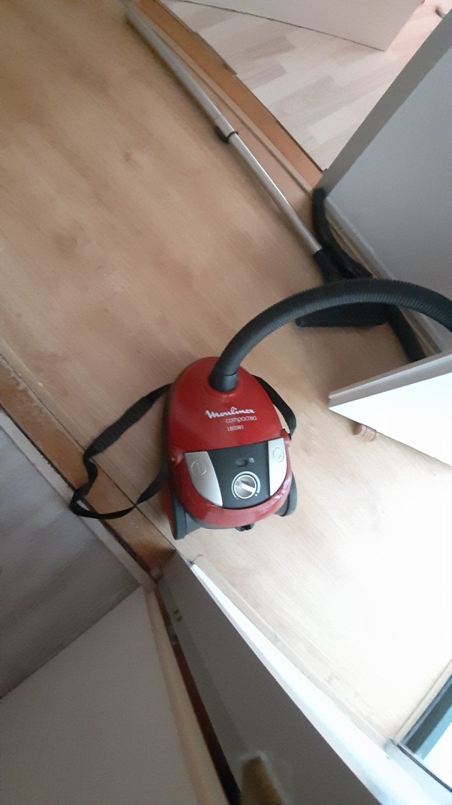 Moulinex Compacteo 1800W Stofzuiger, Witgoed en Apparatuur, Ophalen of Verzenden, Gebruikt, 1600 tot 2000 watt, Sledestofzuiger
