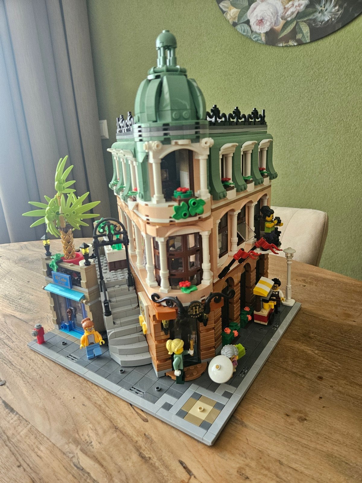 Lego Boutique Hotel 10297 - Zo goed als nieuw, Kinderen en Baby's, Speelgoed | Duplo en Lego, Ophalen, Zo goed als nieuw