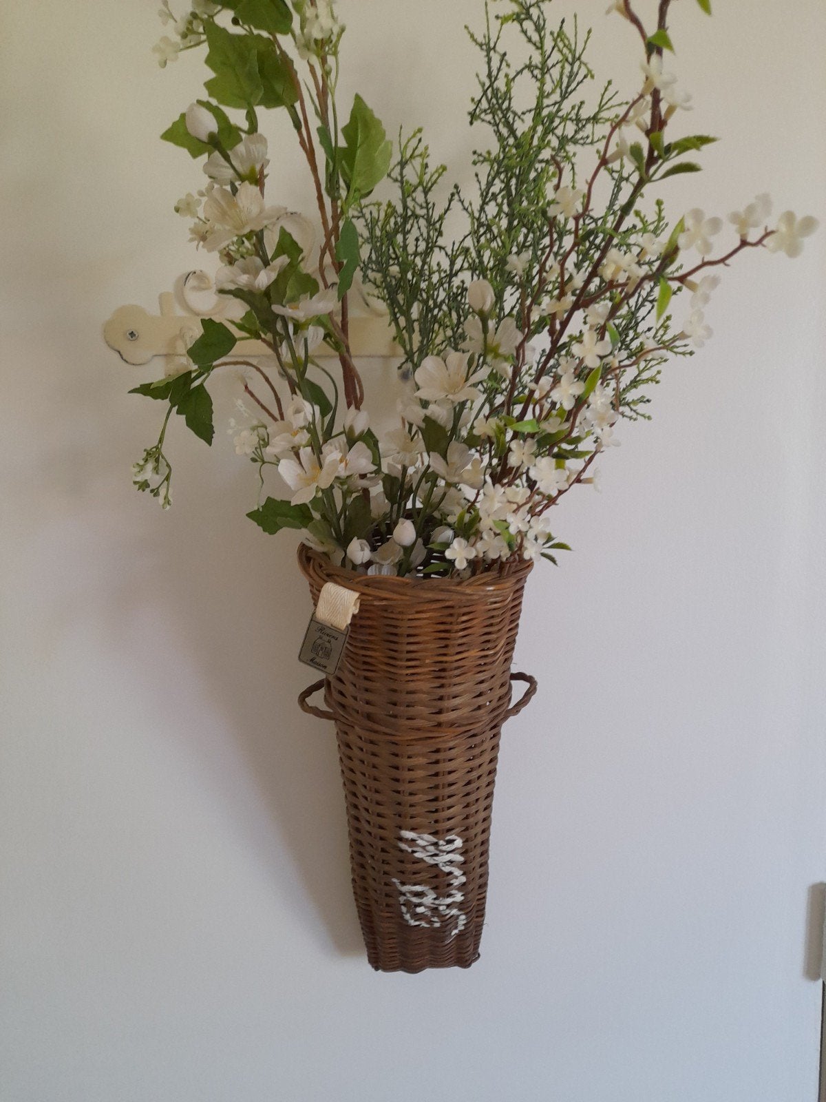 rattan hangmandje riviera maison met kunstbloemen, Huis en Inrichting, Woonaccessoires | Wanddecoraties, Verzenden