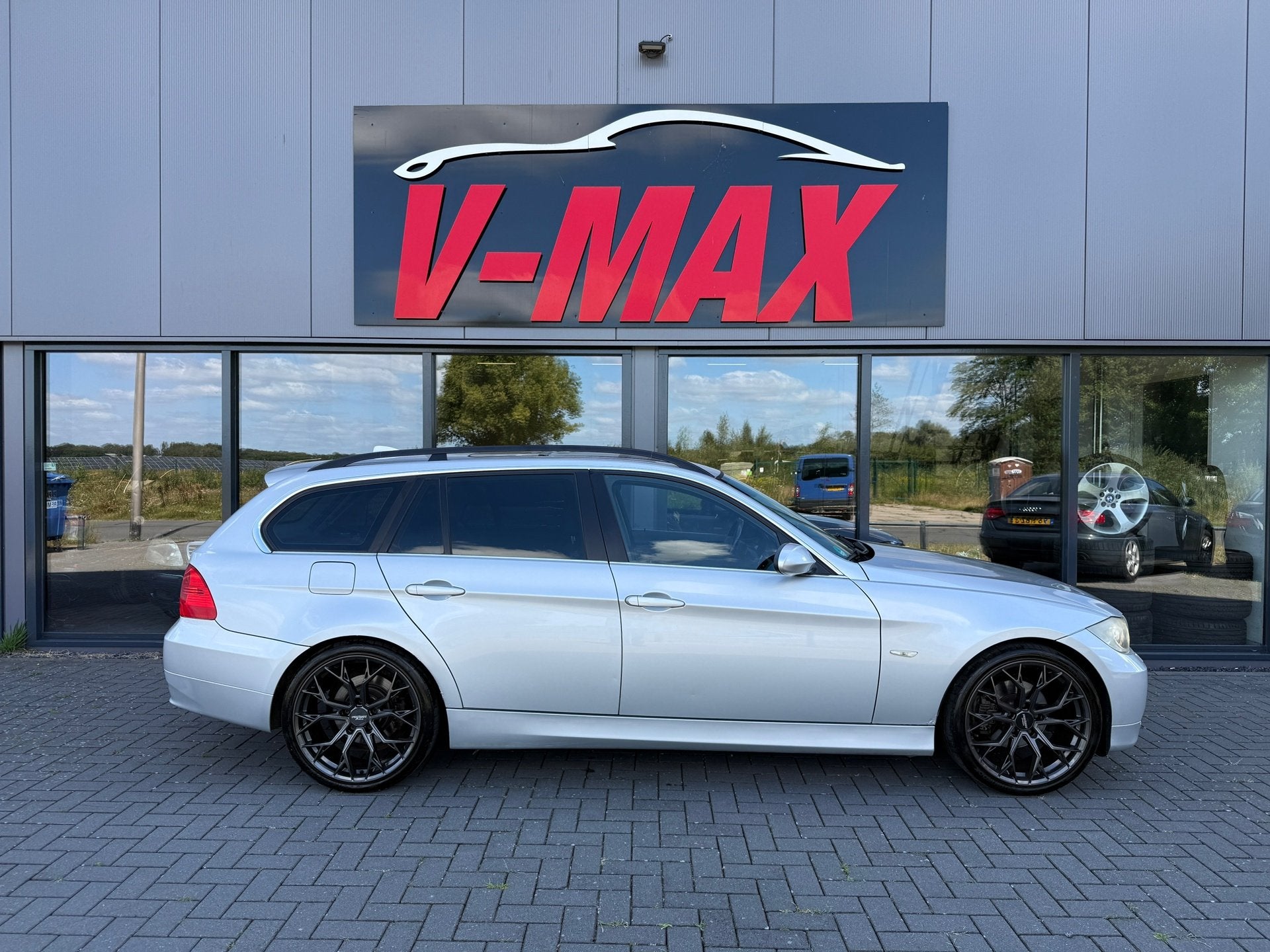 BMW 325i Touring Executive Xenon Leer NaviProf Stoelvw Trekh, Automaat, Achterwielaandrijving, Gebruikt, Zwart