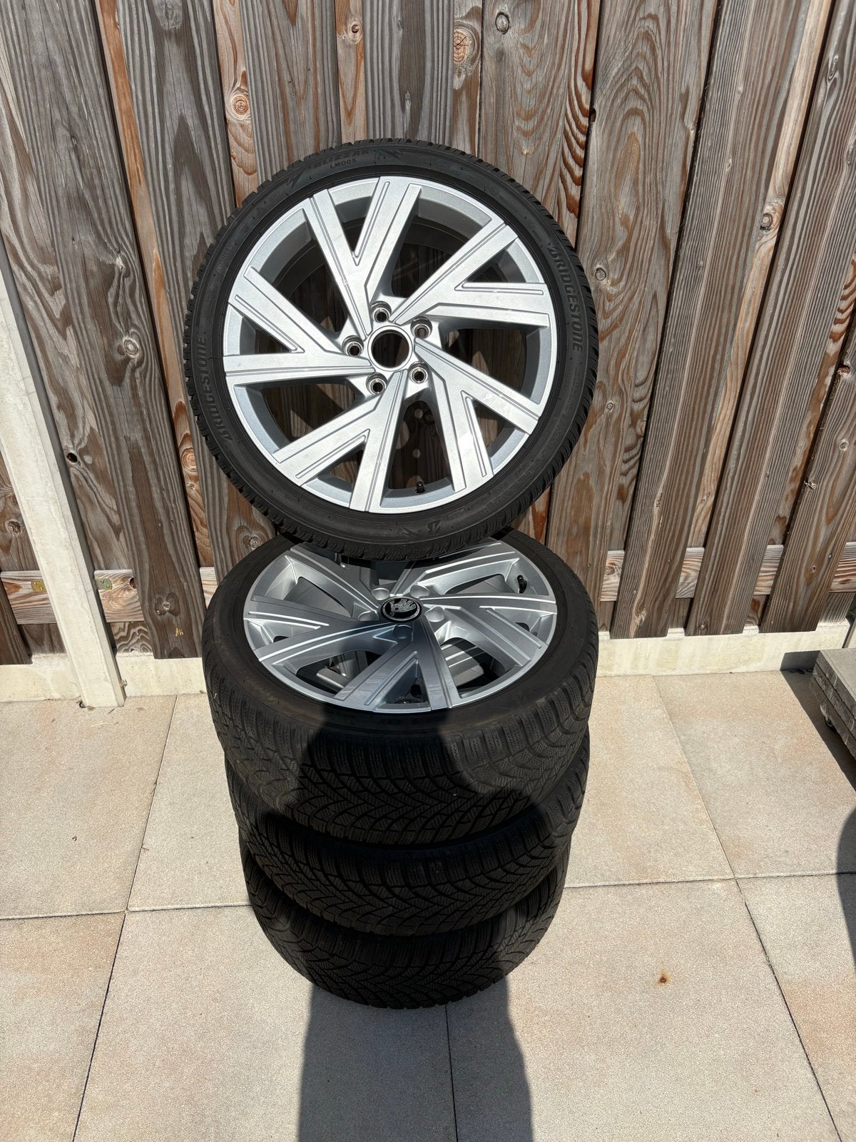 18 inch VW Bergamo 225/40-18 Bridgestone Blizzak LM005, Auto-onderdelen, Banden en Velgen, Ophalen, 18 inch, Gebruikt, Banden en Velgen