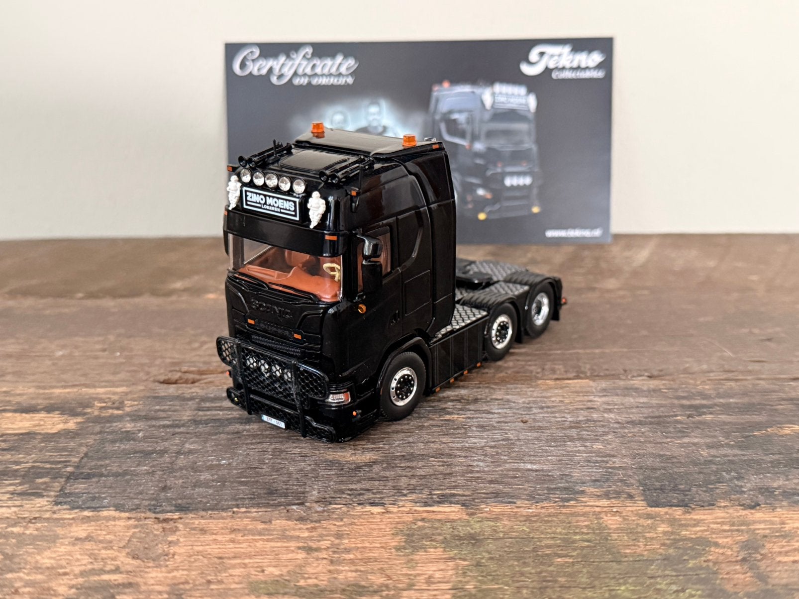 Tekno - Scania next gen Zino Moens, Hobby en Vrije tijd, Modelauto's | 1:50, Verzenden, Zo goed als nieuw, Bus of Vrachtwagen