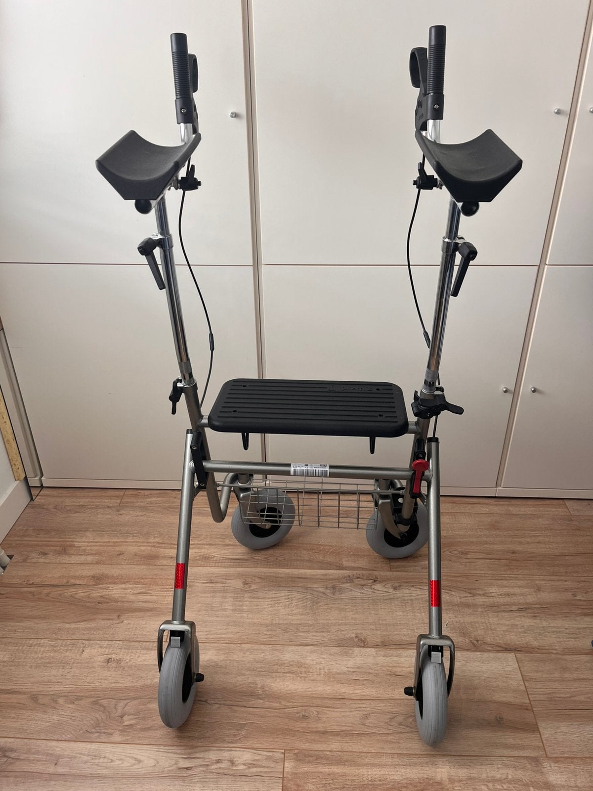 Rollator met armschalen merk PROVO, Diversen, Rollators, Ophalen, Zo goed als nieuw