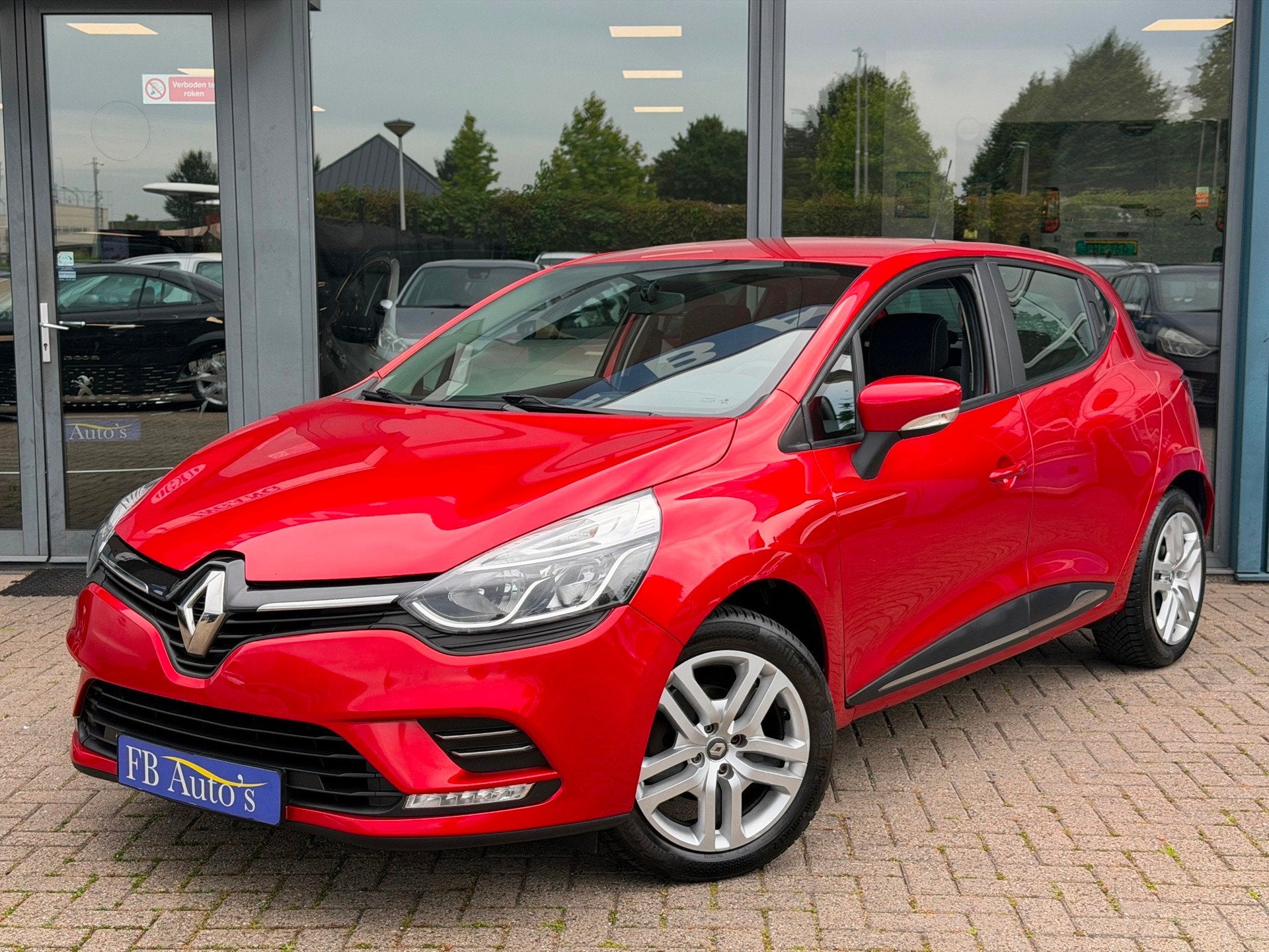 Renault Clio 0.9 TCe Zen Airco Navi Cruise, Voorwielaandrijving, 898 cc, Stof, Gebruikt
