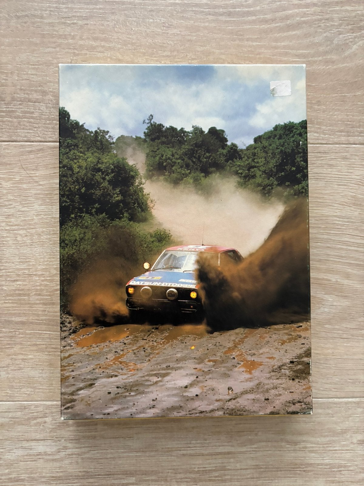 Puzzel Datsun Violet wint Safari rally 1979 - 500 stukjes, Ophalen of Verzenden, 500 t/m 1500 stukjes, Gebruikt, Legpuzzel