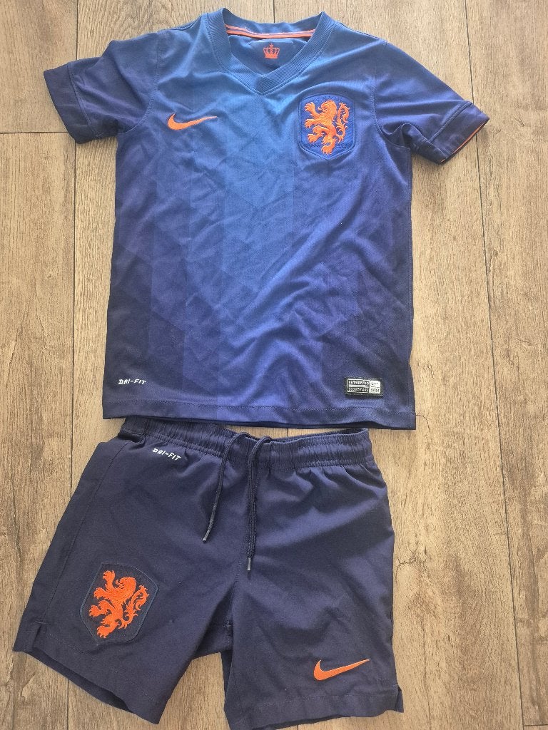 Te koop kinder voetbalkleding maat XS, Maat XS of kleiner, Ophalen of Verzenden, Gebruikt, Shirt