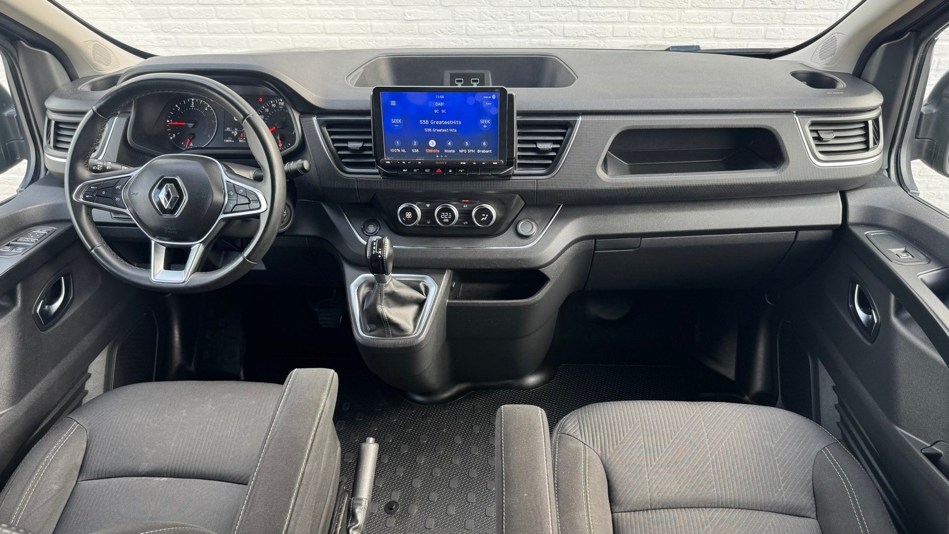 Renault Trafic 2.0 dCi 170 T29 L2H1 DC Luxe Trekhaak Camera, Stof, Gebruikt, 4 cilinders, 1961 kg