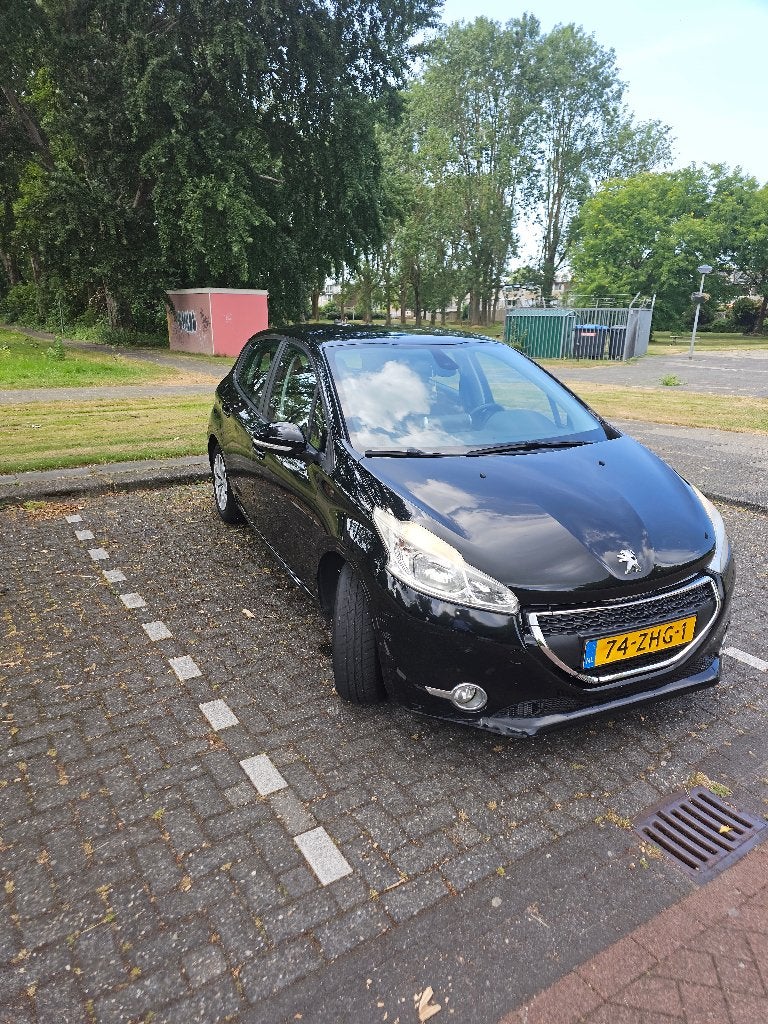 Peugeot 208 1.2 VTi 82PK 5D (102g) 2012 Zwart, Voorwielaandrijving, 31 €/maand, 1199 cc, Lichtsensor