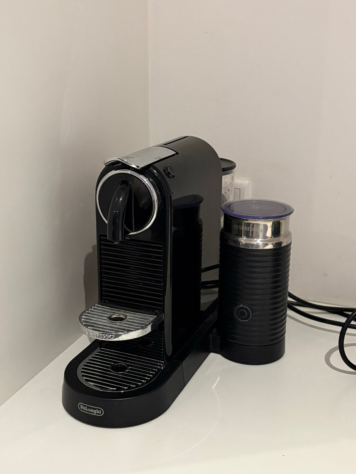 Nespresso apparaat (defect) met goed werkende melkschuimer, Ophalen, Niet werkend, Espresso apparaat, Koffiepads en cups