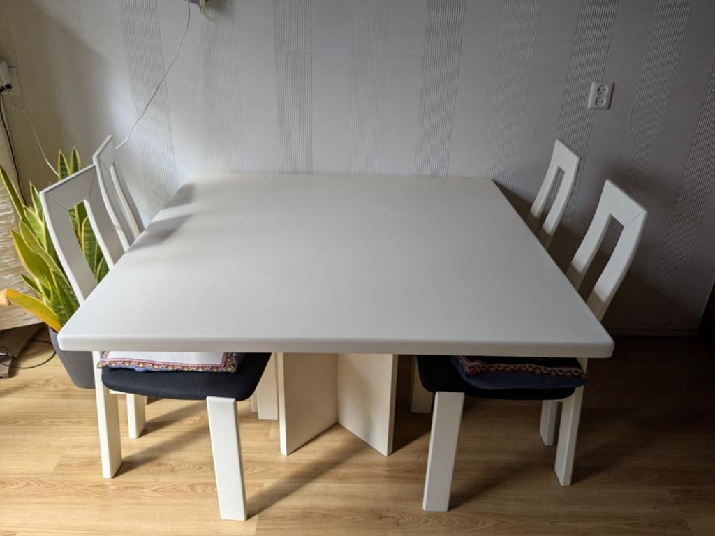 Vierkante witte eettafel met 4 stoelen GRATIS, Ophalen, Gebruikt, Vierkant, 100 tot 150 cm