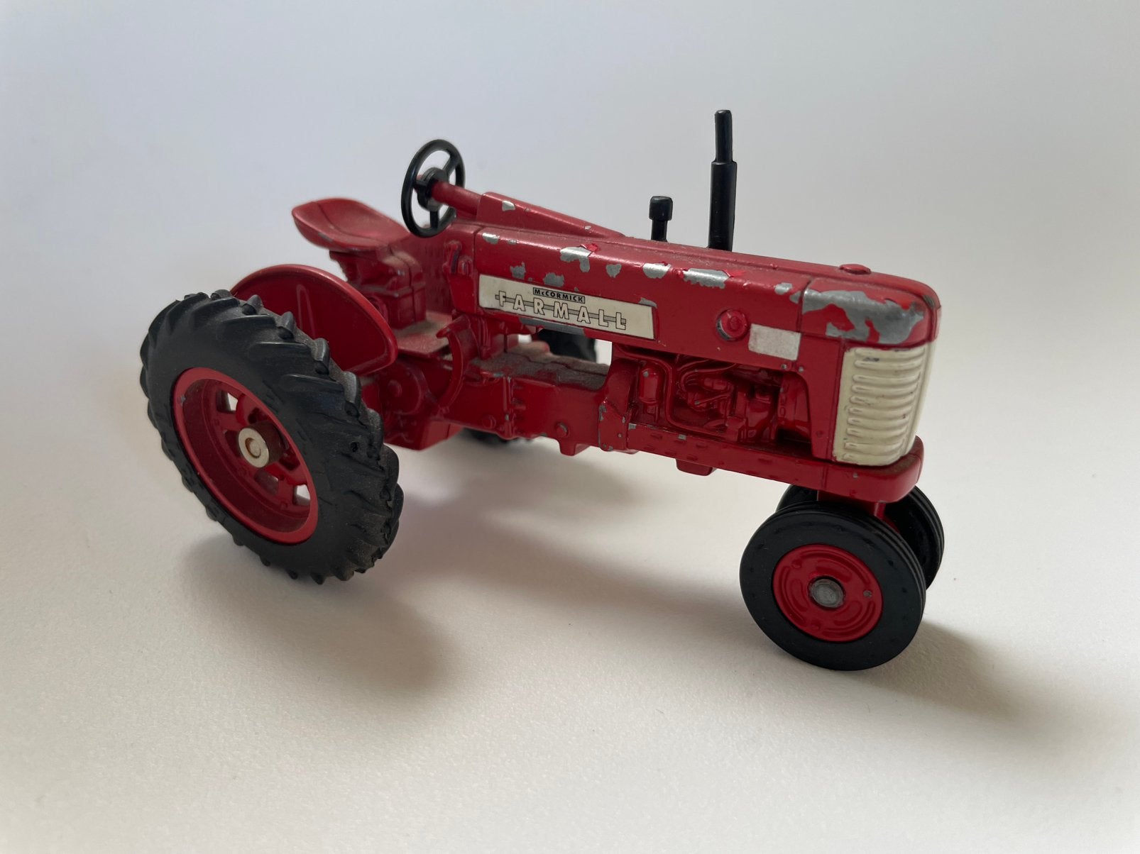 Model McCormick Farmall 350 tractor trekker rood, ERTL, 1/32, Ophalen of Verzenden, Zo goed als nieuw, Tractor of Landbouw, ERTL