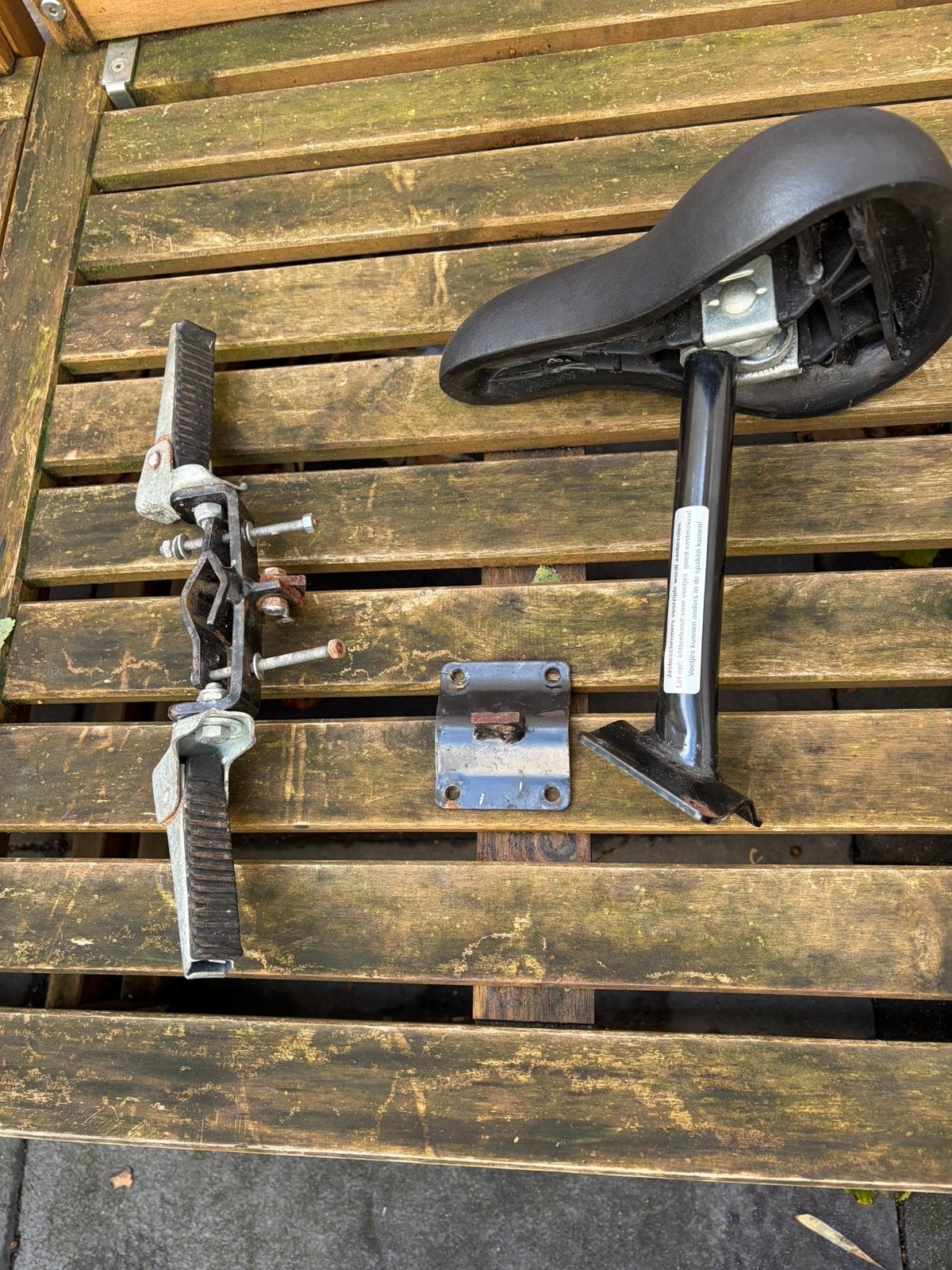 Fietszadel en voetsteunen damesfiets - Gebruikt, Ophalen, Gebruikt, Zadel, Kunststof