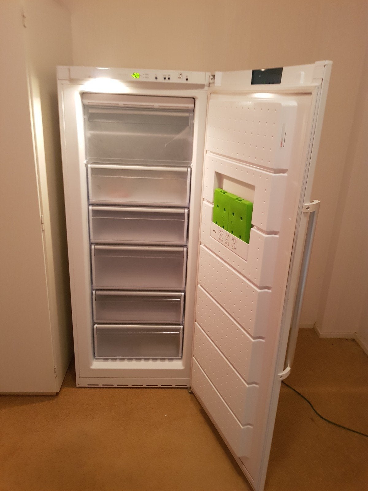 Bosch Serie 6 Vrieskast A++ NoFrost, Witgoed en Apparatuur, Vriezers en Diepvrieskisten, Minder dan 60 cm, 160 cm of meer, Zo goed als nieuw