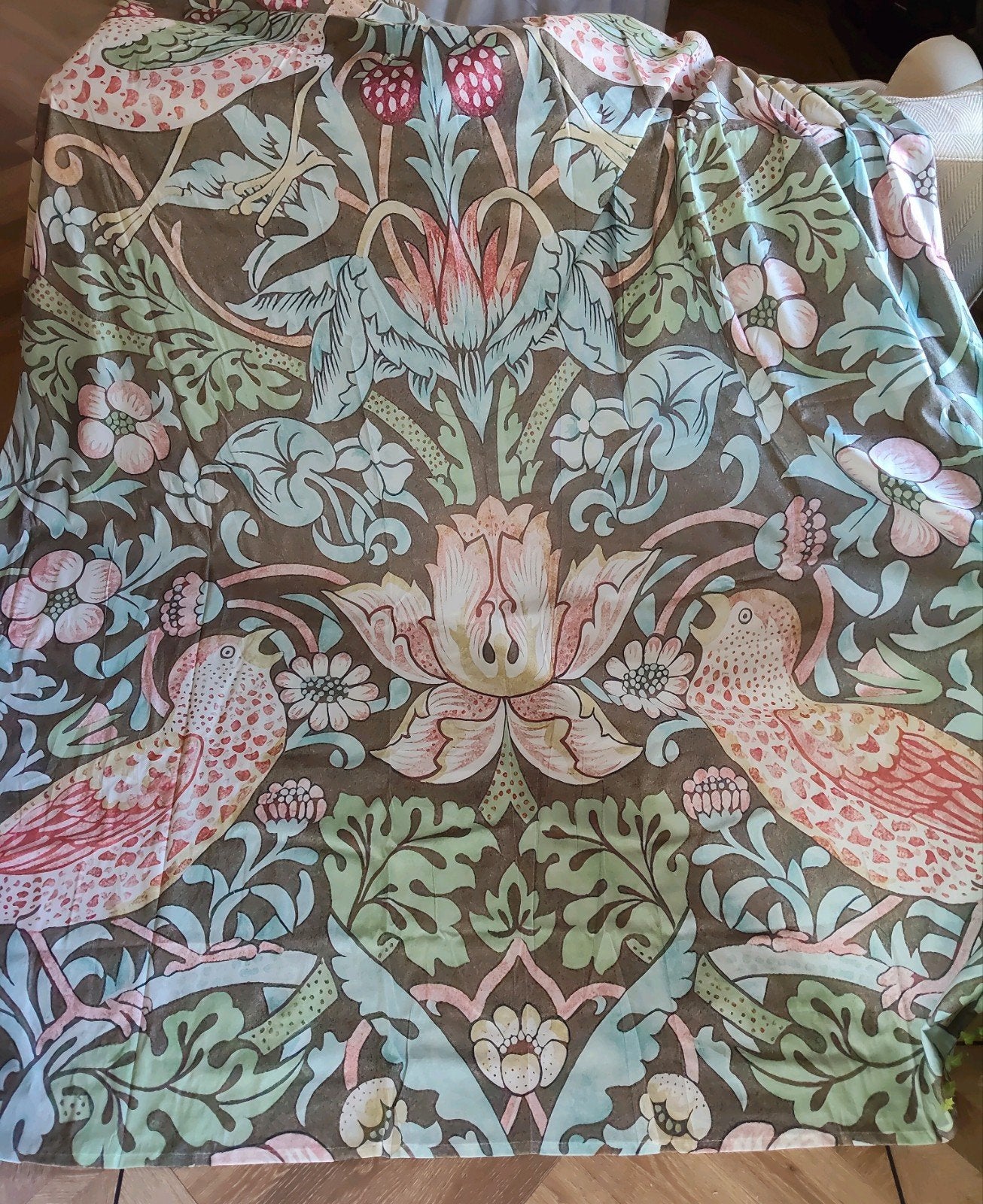 2 stuks gordijn met vogel-/bloemenprint - NIEUW!, Nieuw, Ophalen of Verzenden, Met haken, Gordijn