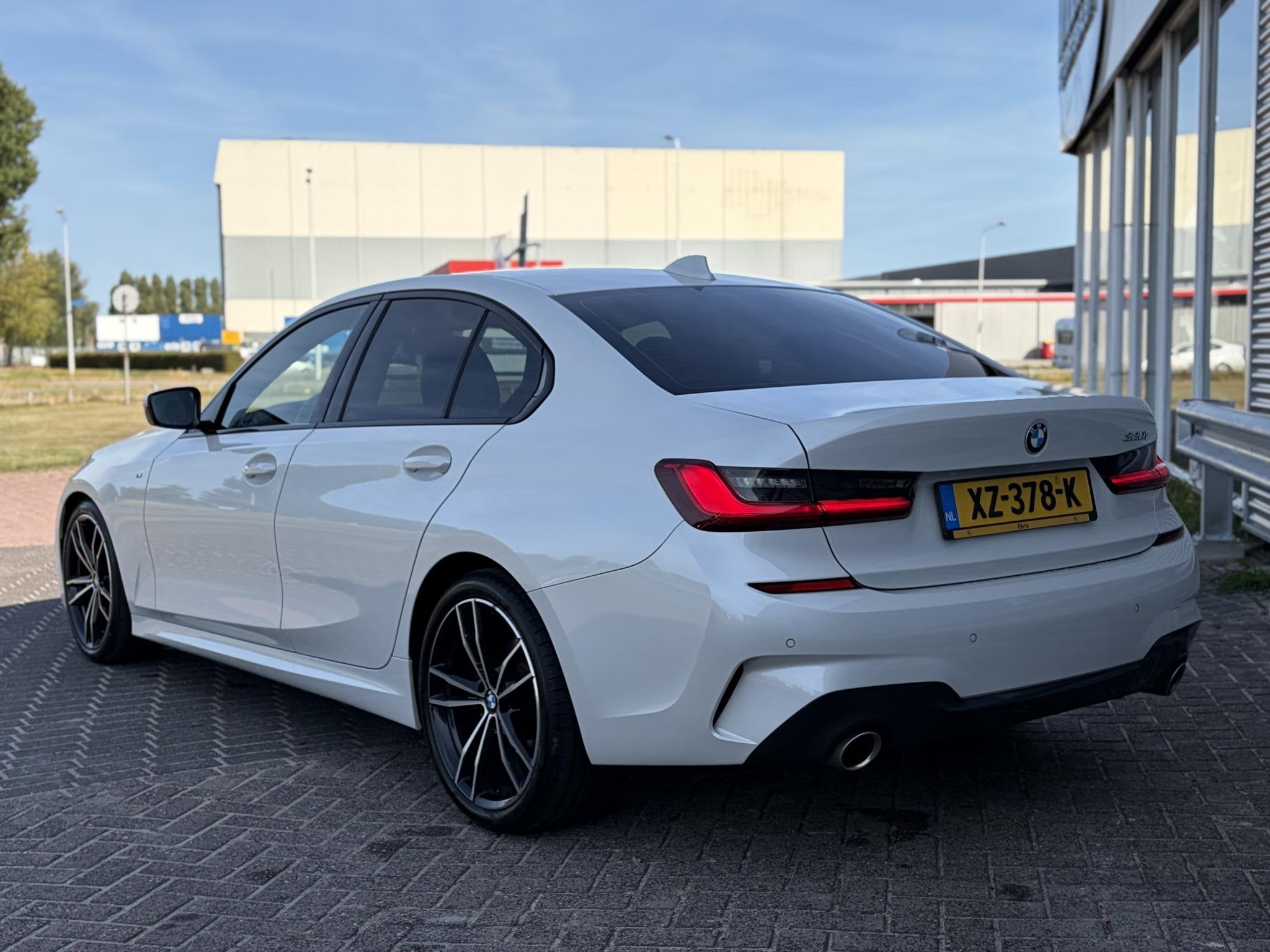 BMW 3-serie 320i High Executive Edition M Pakket / HUD / LED, Automaat, Gebruikt, 4 cilinders, Met garantie (alle)