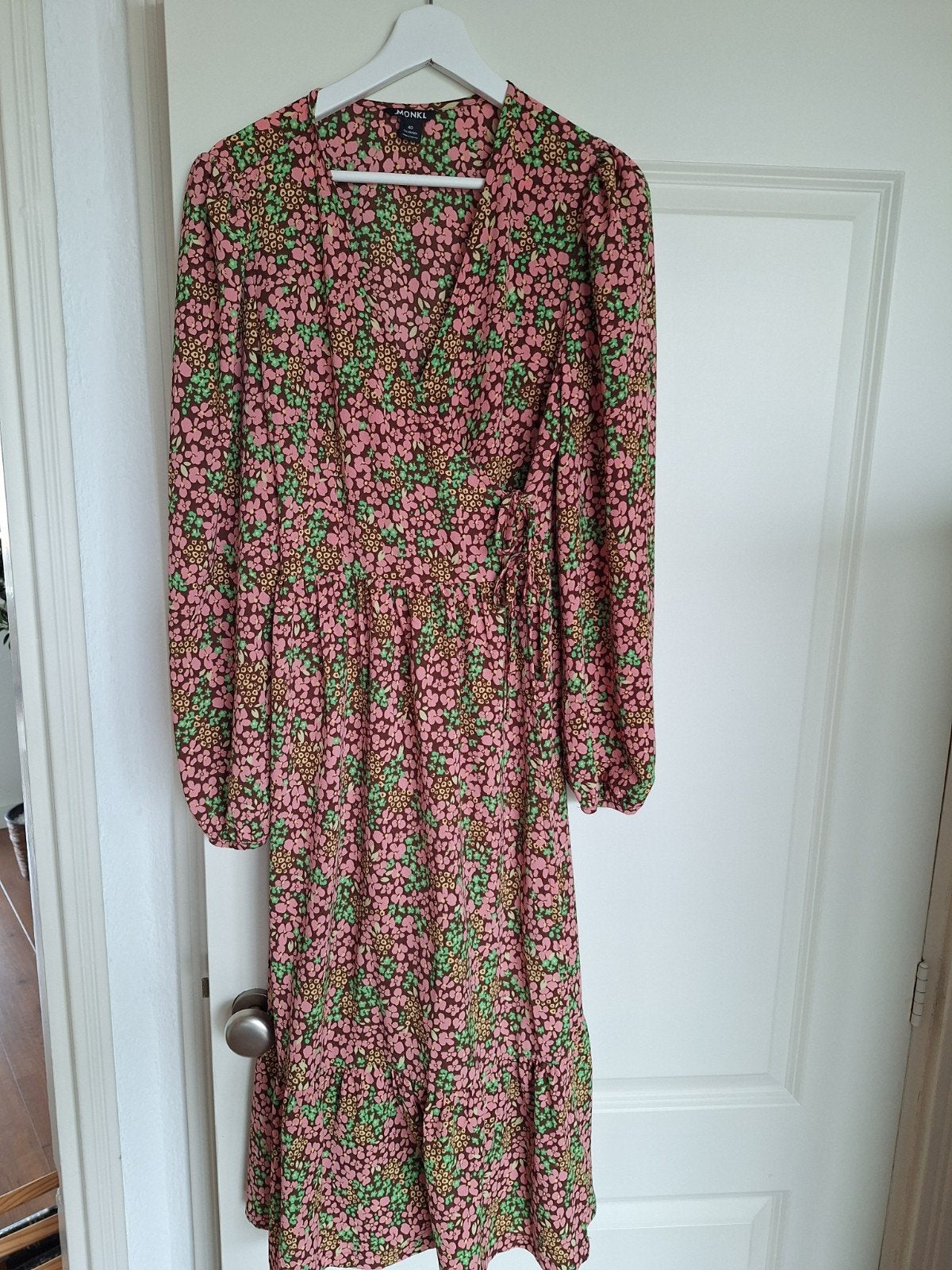 Monki wikkeljurk maat 40 met bloemenprint, Maat 38/40 (M), Meerkleurig, Ophalen of Verzenden, Monki
