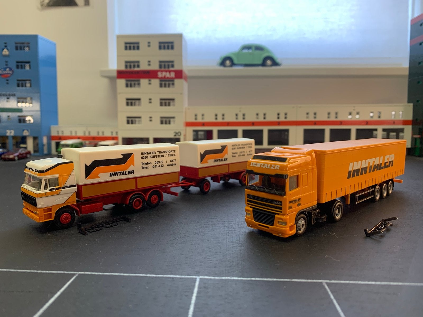 Daf 3300 en Daf 95 XF modelvrachtwagens Inntaler, Ophalen of Verzenden, Bus of Vrachtwagen, Herpa