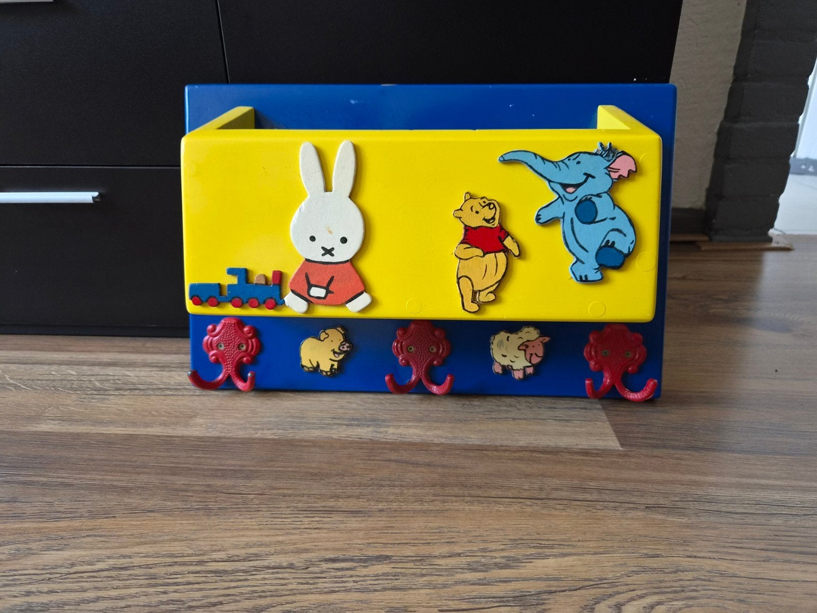 kinderkapstok nintje winnie the poeh, Gebruikt, Ophalen of Verzenden, Minder dan 100 cm, Kinderkapstok