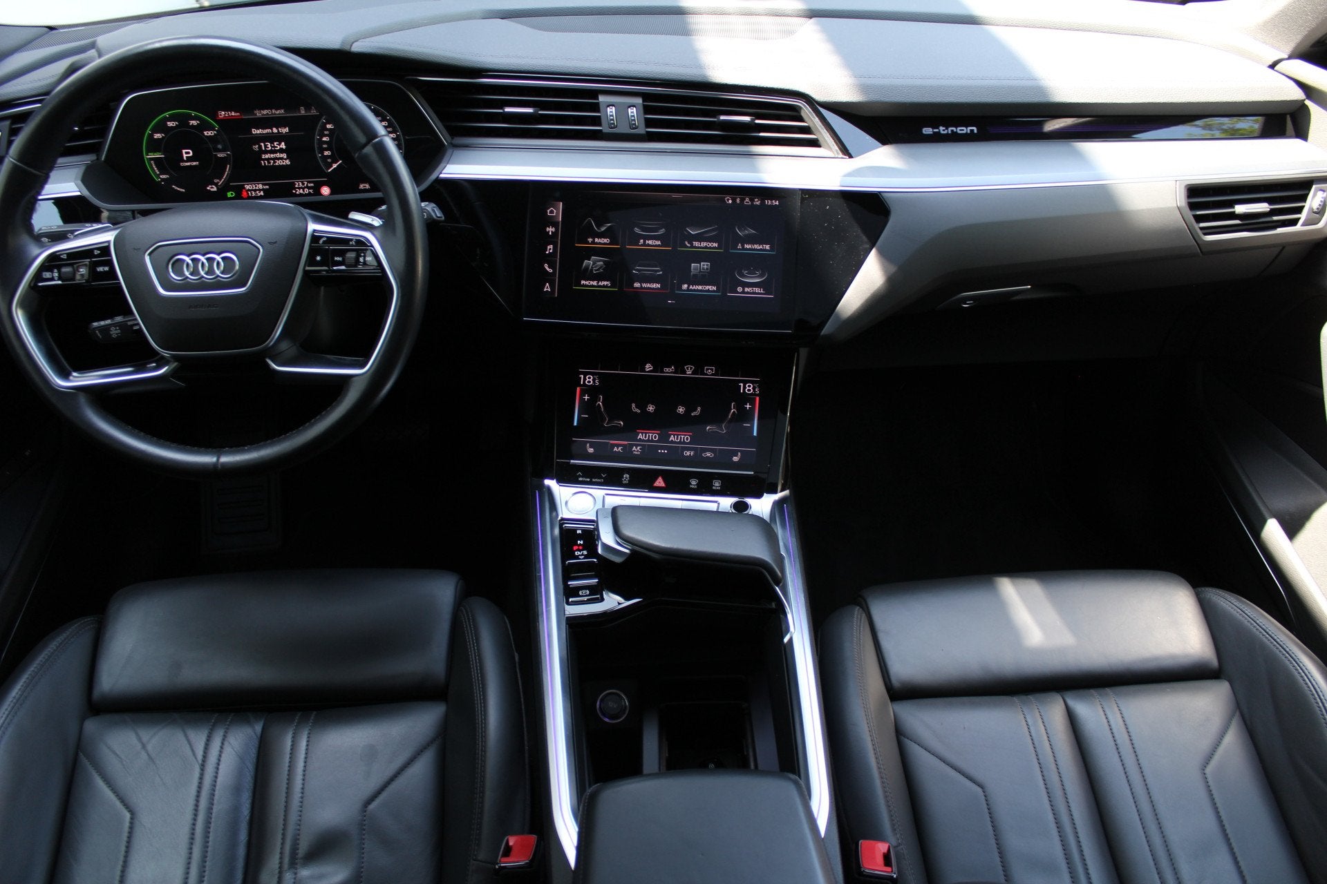 Audi e-tron e-tron 55 quattro advanced Pro Line Plus 95 kWh, Automaat, 131 €/maand, Zwart, 95 kWh