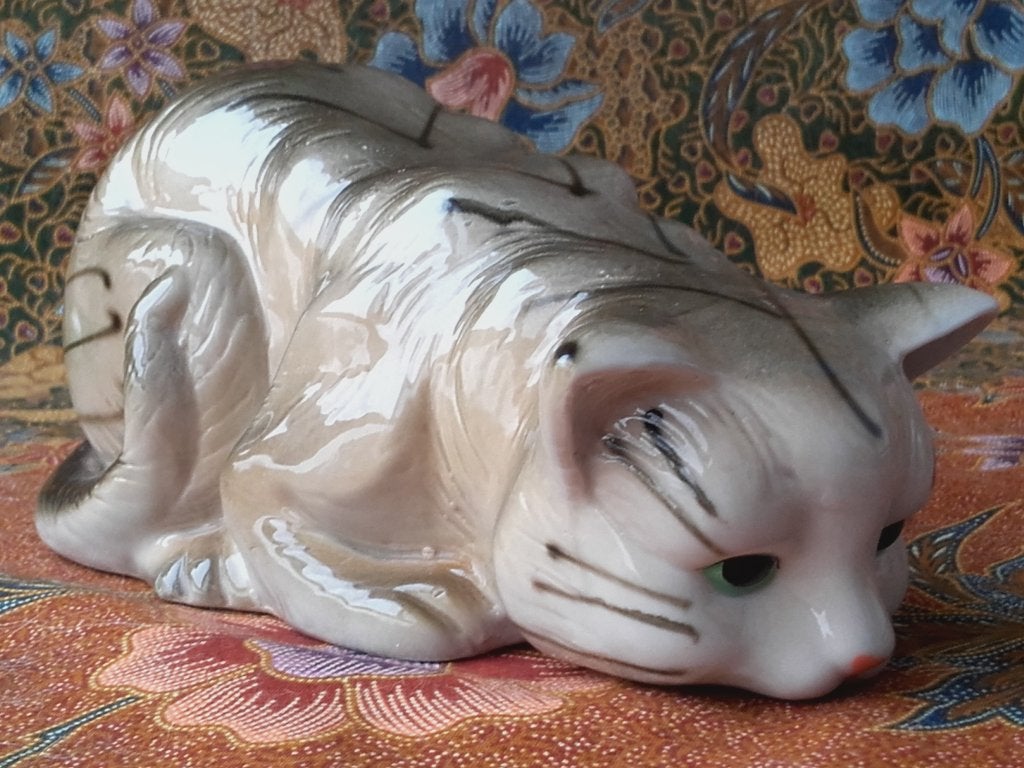Mooi oud vintage beeldje uit Engeland van poes of kat 19 cm., Antiek en Kunst, Antiek | Porselein, Ophalen of Verzenden