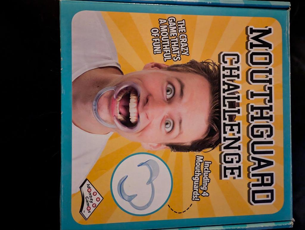 Mouthguard Challenge Spel - Hilarisch Gezinsspel, Vijf spelers of meer, Ophalen of Verzenden, Zo goed als nieuw, Identity Games