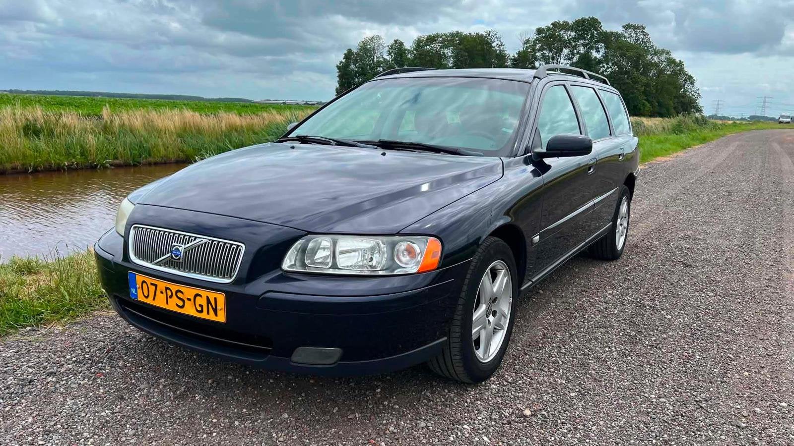 Volvo V70 2.4 140PK Bi-fuel 2005 Magic Blue (1e eigenaar), Auto's, Voorwielaandrijving, 1518 kg, 1800 kg, Zwart