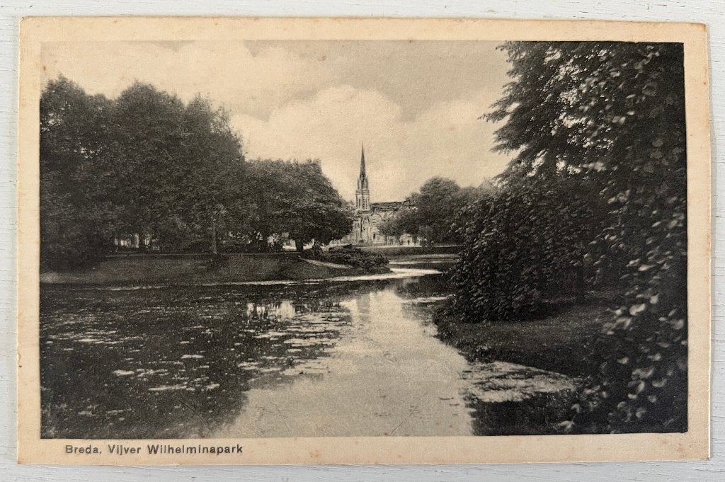 Oude Ansichtkaart  -  Breda - Vijver Wilhelminapark, Verzamelen, Ansichtkaarten | Nederland, Gelopen, Noord-Brabant, 1920 tot 1940