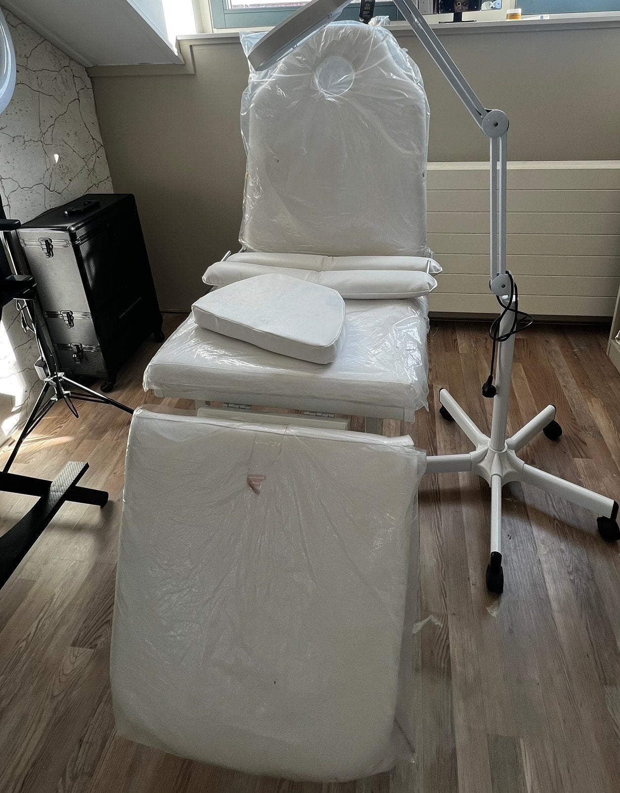 Een behandelstoel en een salon lamp, Witgoed en Apparatuur, Ophalen of Verzenden, Zo goed als nieuw, Overige typen