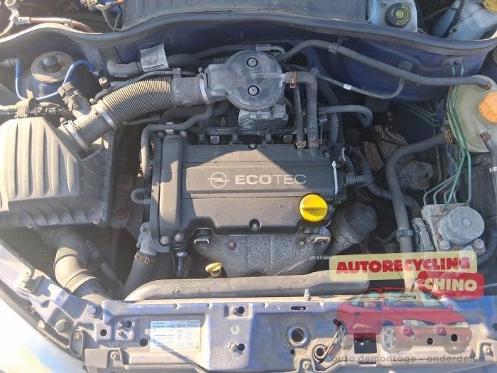 Motor van een Opel Corsa, Ophalen, Gebruikt, -, -