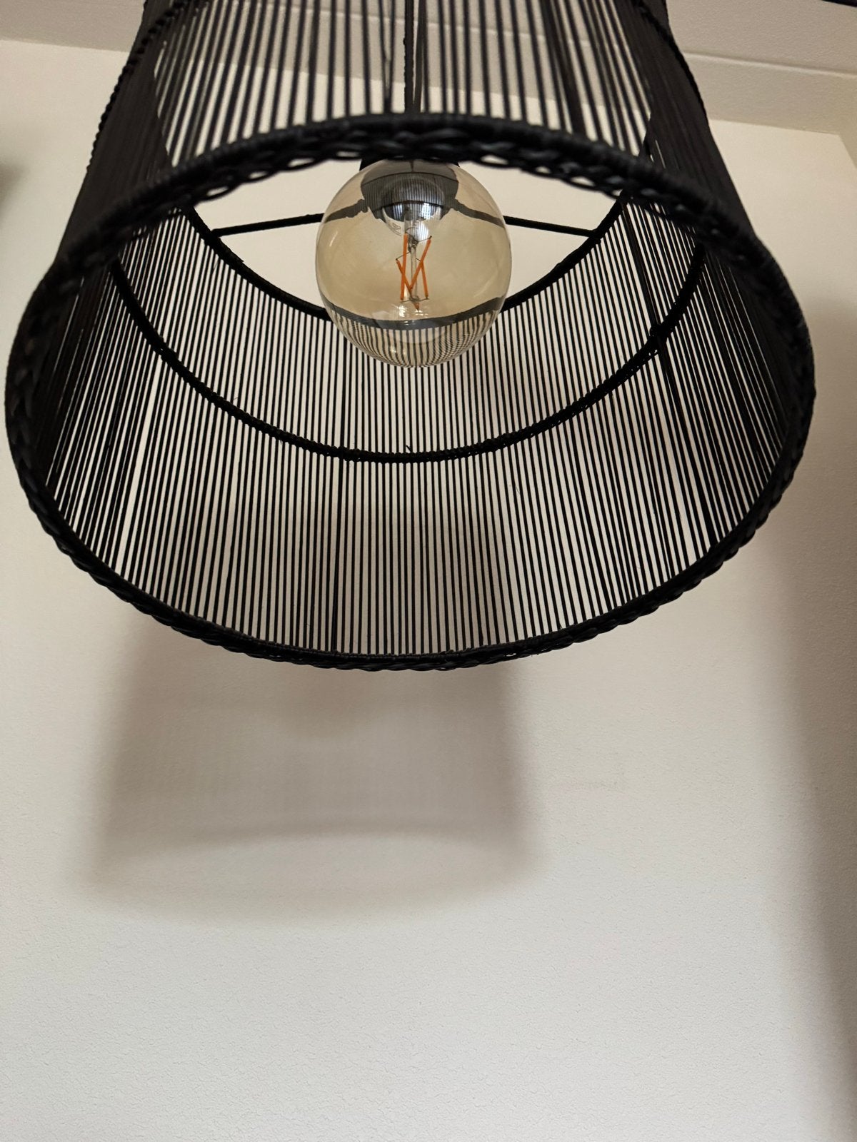 Zwarte bamboe hanglamp - Modern en sfeervol, Huis en Inrichting, Ophalen of Verzenden, Zo goed als nieuw, Hout, 50 tot 75 cm