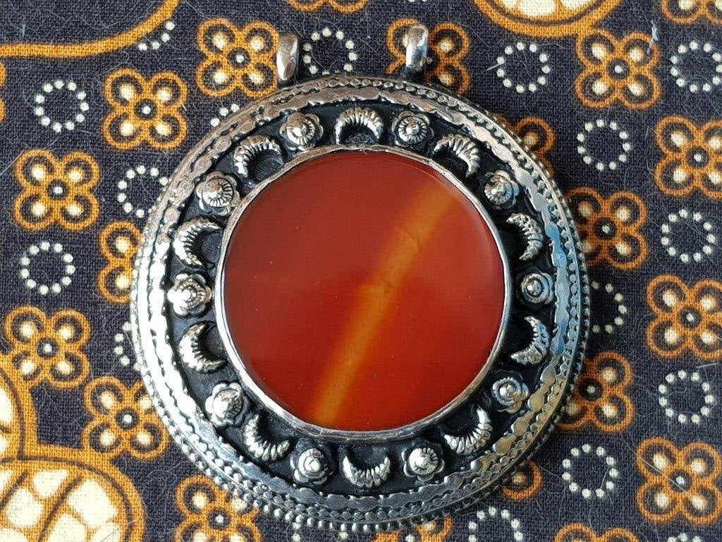 Mooie oude hanger uit Nepal van zilverbrons met steen 6 cm., Antiek en Kunst, Kunst | Niet-Westerse kunst, Zilver, Sieraad, Ophalen of Verzenden