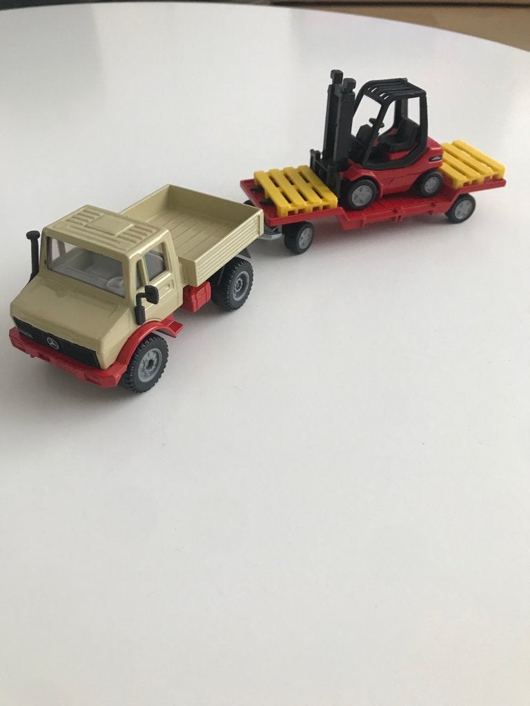 Siku Unimog met aanhanger en Linde heftruck, Hobby en Vrije tijd, Modelauto's | 1:50, Ophalen of Verzenden, Gebruikt, Bus of Vrachtwagen