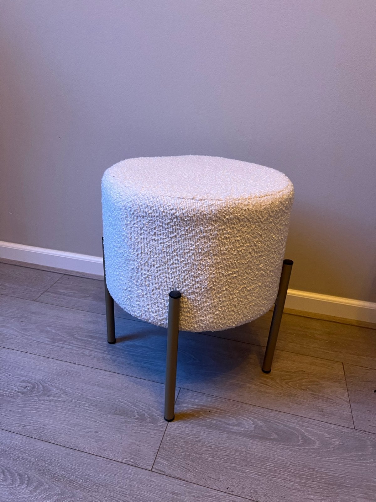 Off White Poefje - Stijlvol en Comfortabel, Minder dan 50 cm, Rond, Ophalen of Verzenden, Zo goed als nieuw