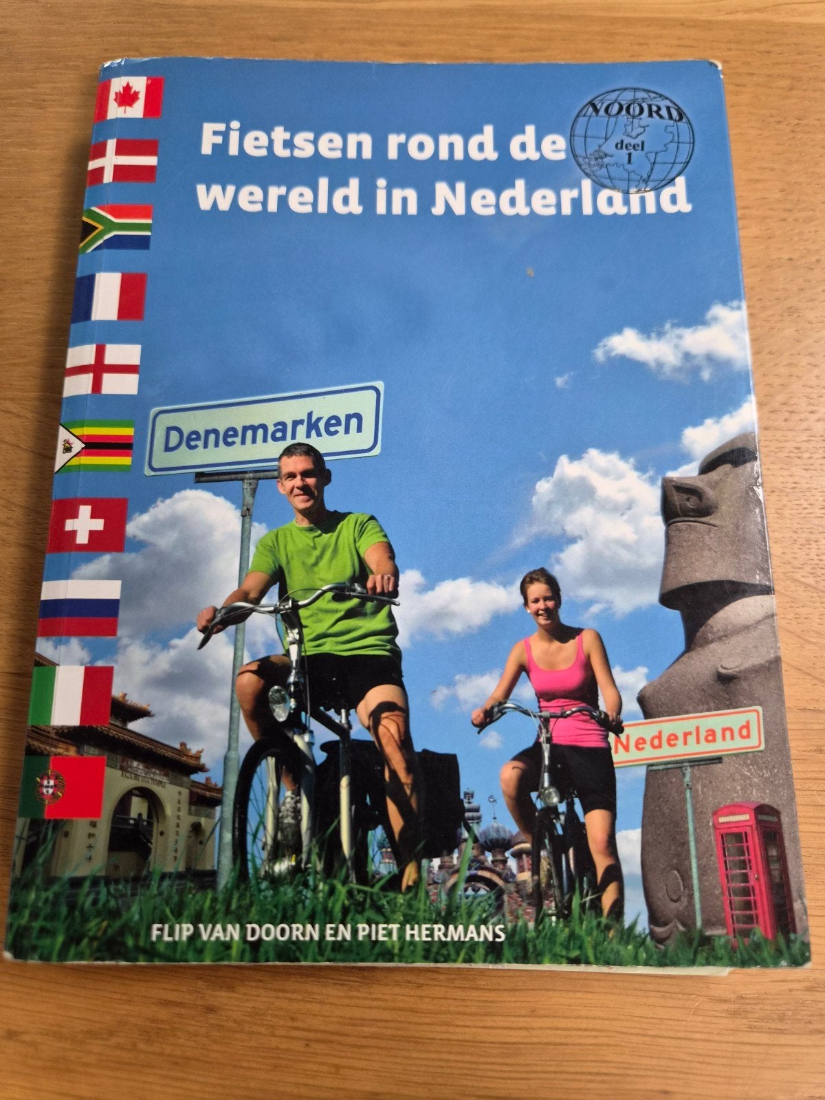 Fietsen rond de Wereld in Nederland, Fiets- of Wandelgids, Europa, Ophalen of Verzenden, Gelezen