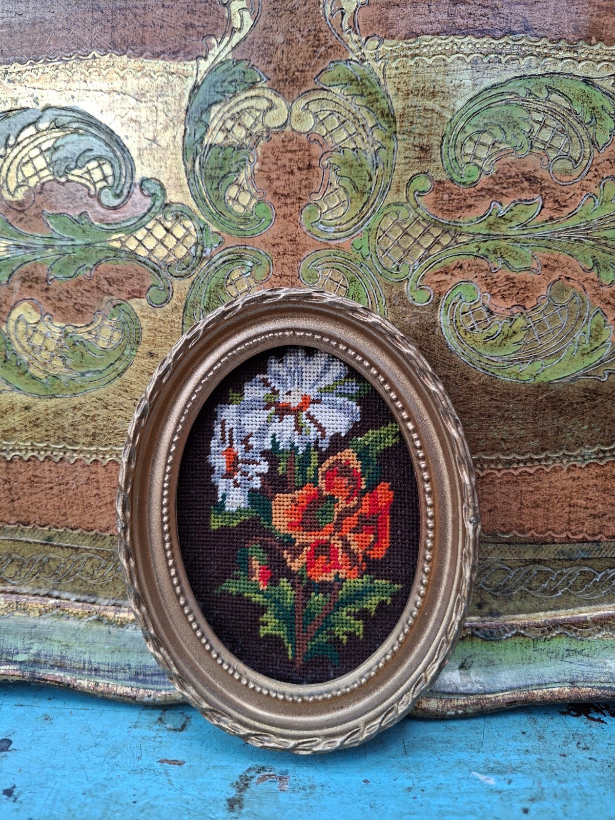 Ovaal lijstje met geborduurde bloemen Toen was geluk, Minder dan 50 cm, Gebruikt, Overige typen, Ophalen of Verzenden