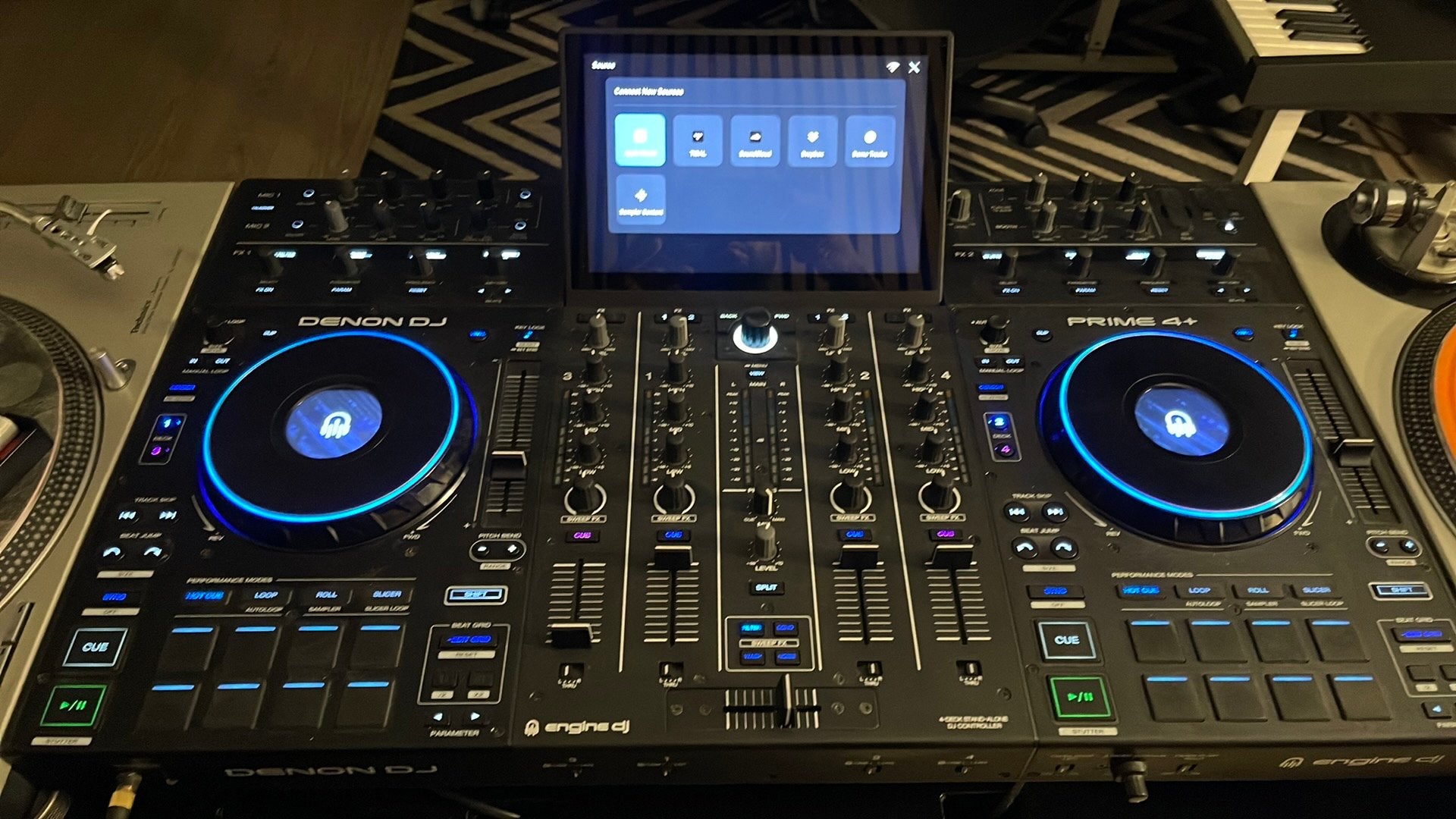 Denon DJ Prime 4+ DJ systeem + UDG Softcase