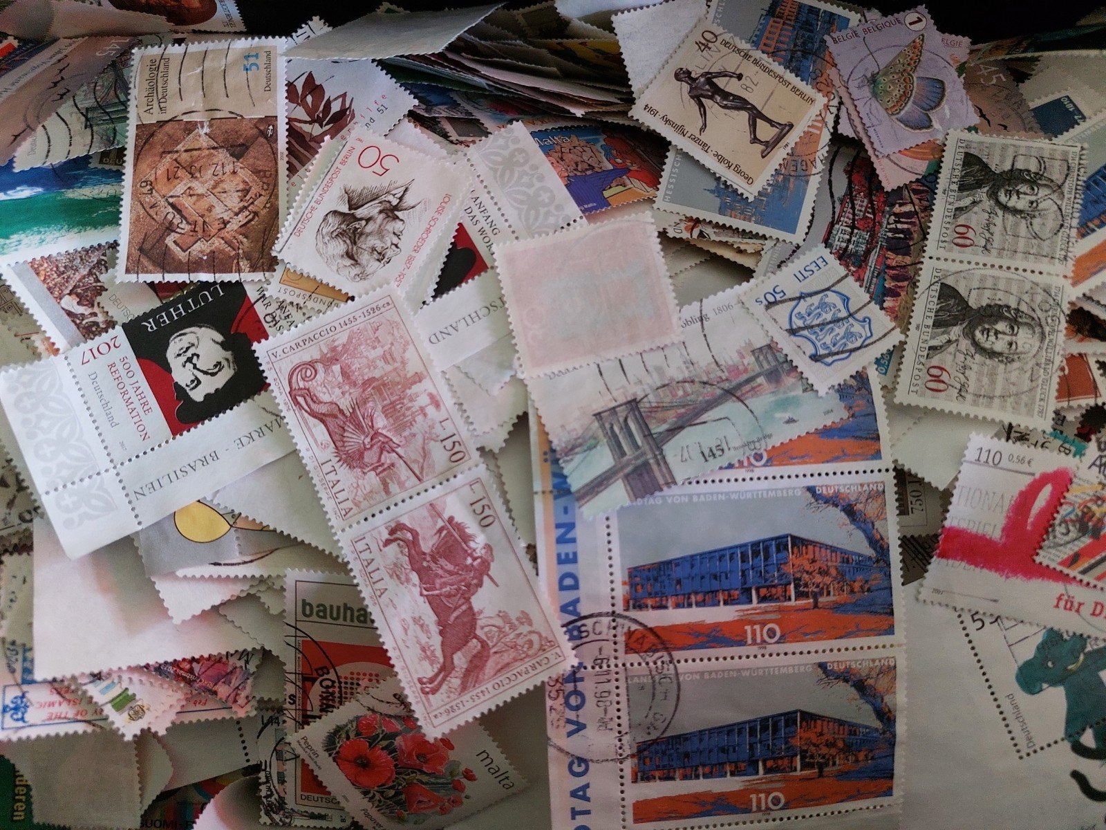 Doos met postzegels hele wereld, Postzegels en Munten, Postzegels | Volle albums en Verzamelingen, Ophalen of Verzenden, Nederland en Buitenland