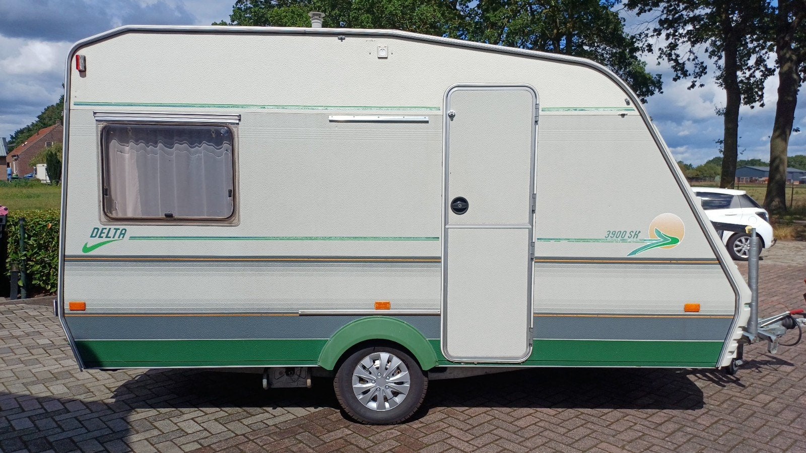 Delta 390 SH  caravan 4 persoons met voortent bwj 1997, Caravans en Kamperen, Caravans, Vast bed, Treinzit, 750 - 1000 kg, Particulier