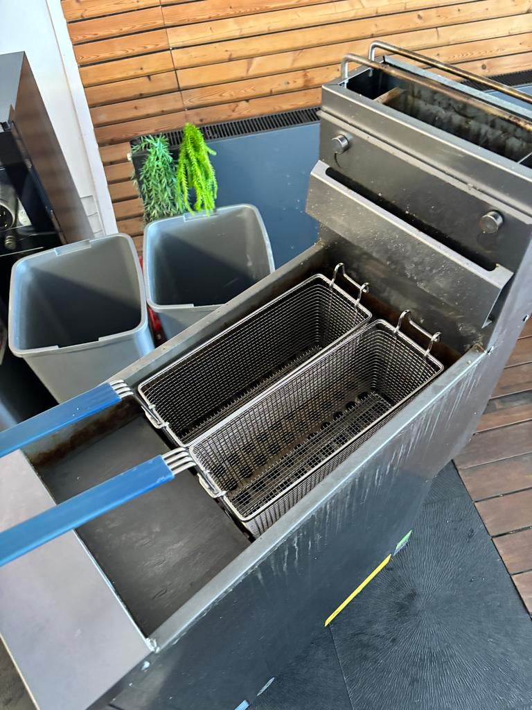 Gas frituur 30L met 2 mandjes - Horeca (7 maanden gebruikt), Witgoed en Apparatuur, Frituurpannen, Ophalen, Gebruikt